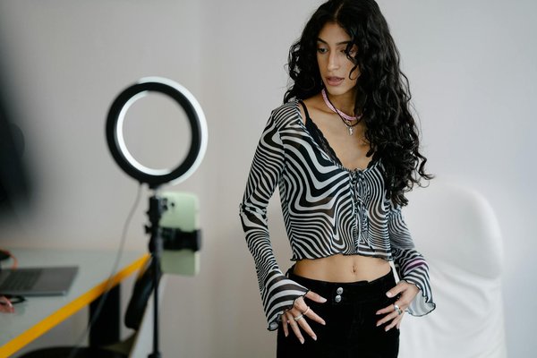 How Do UK Fashion Trends Reflect Women's Lifestyle Changes?